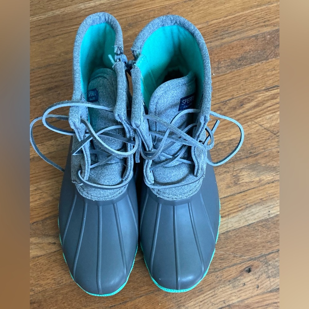 Preowned girls 3 Sperry Saltwater boots